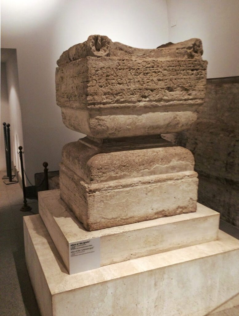 The inscription begins "whether god or goddess" (si deus si dea), a phrase indicating that the deity is unknown. Often there would be a request that followed ("Whether you are a god or goddess that rules over Rome, grant us...").